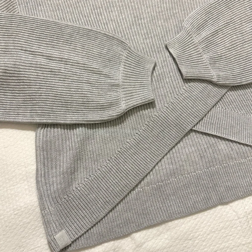 NWOT Lululemon Reversible Crossover Sweater - Heathered Light Grey SZ 6 - Picture 5 of 7